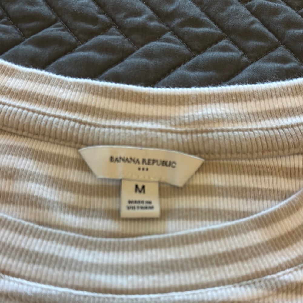 Banana Republic Cream and White Fitted 3/4 Sleeve Tee - Picture 2 of 2
